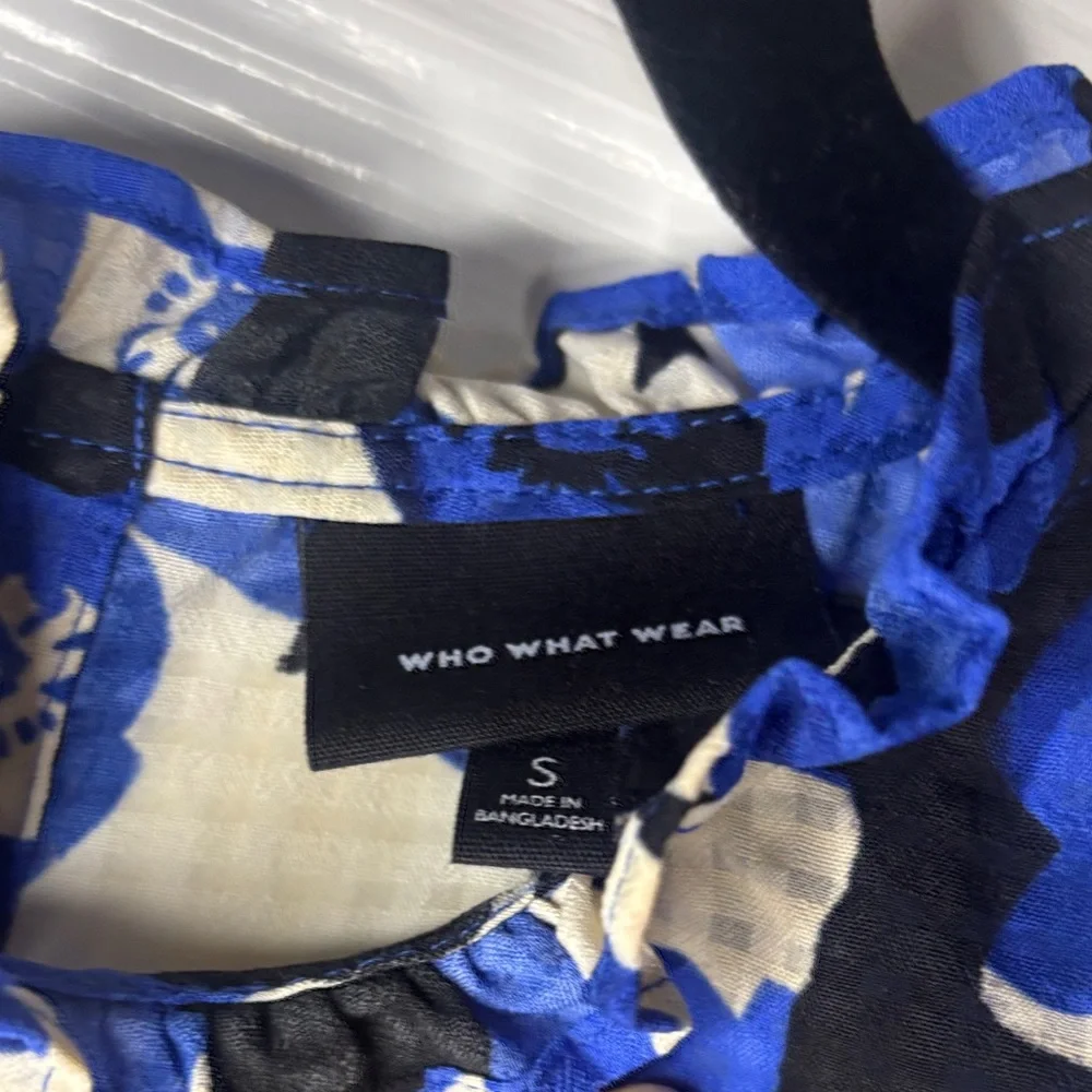 3 for $20 Who What Wear Floral Blue and Black Women's Top Size Small Runs Bigger - Picture 5 of 7
